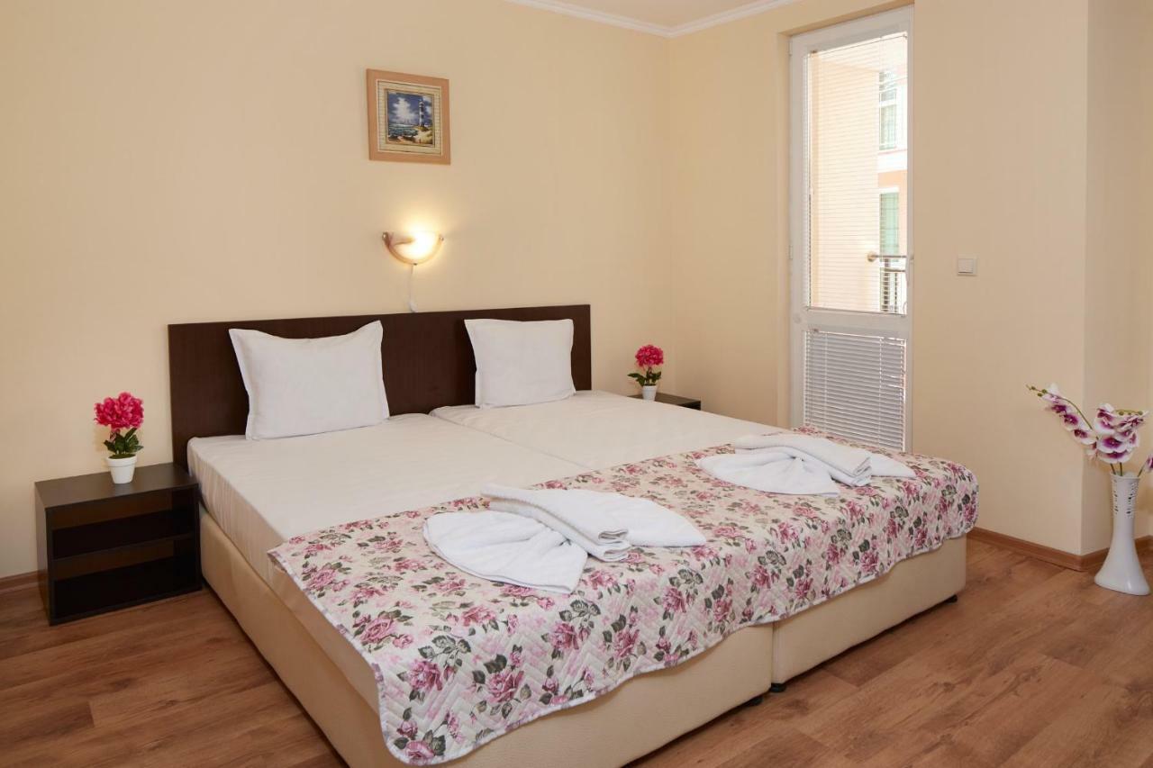 Feniks Apartments Несебър Екстериор снимка