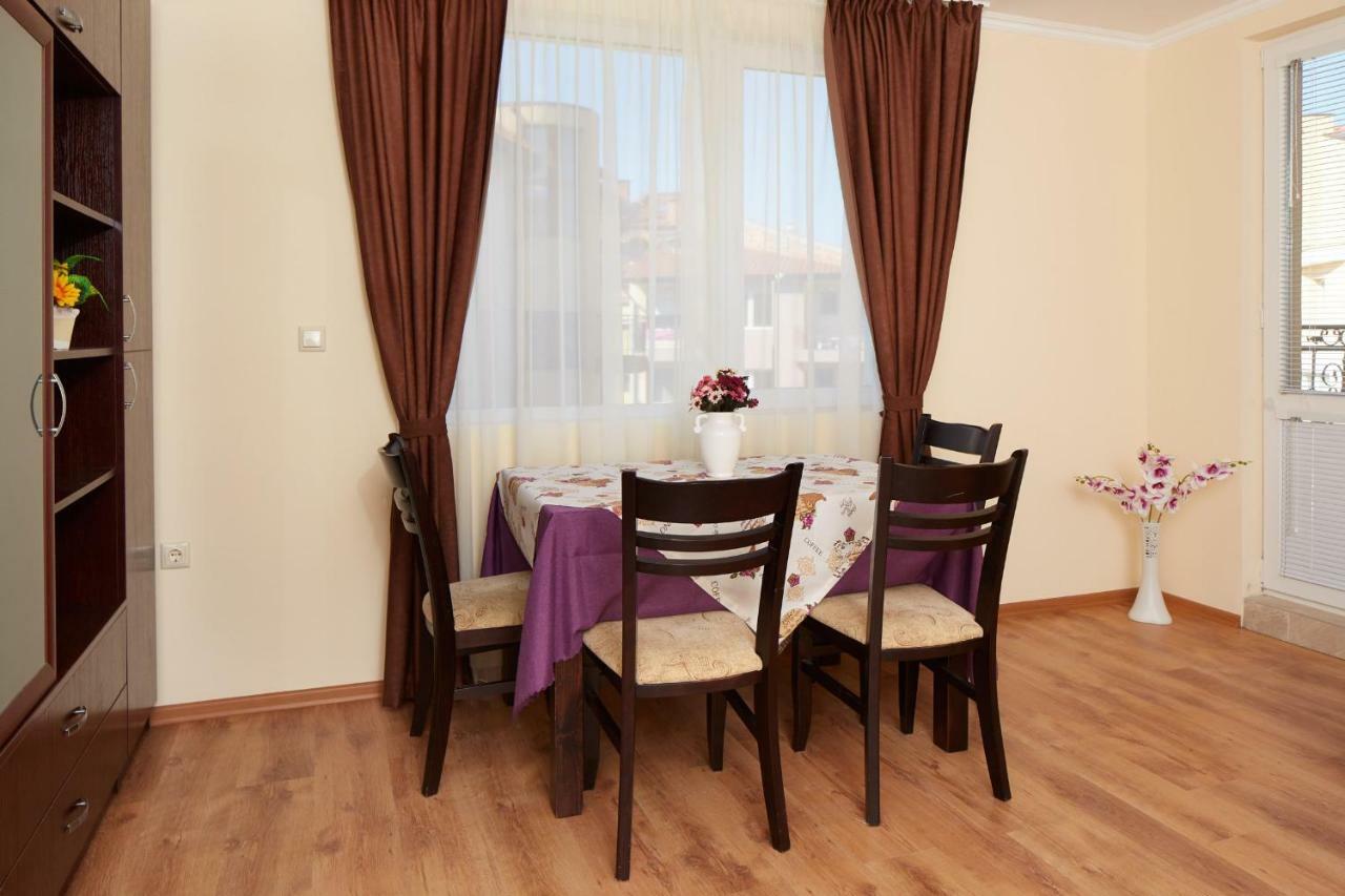 Feniks Apartments Несебър Екстериор снимка