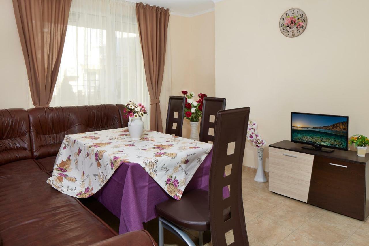 Feniks Apartments Несебър Екстериор снимка